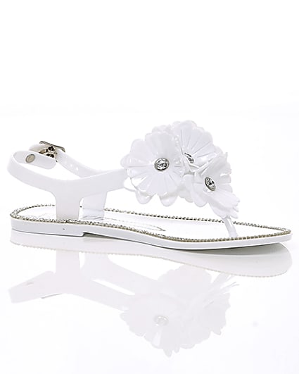 360 degree animation of product Girls white floral jelly sandals frame-8
