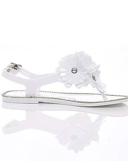 360 degree animation of product Girls white floral jelly sandals frame-9