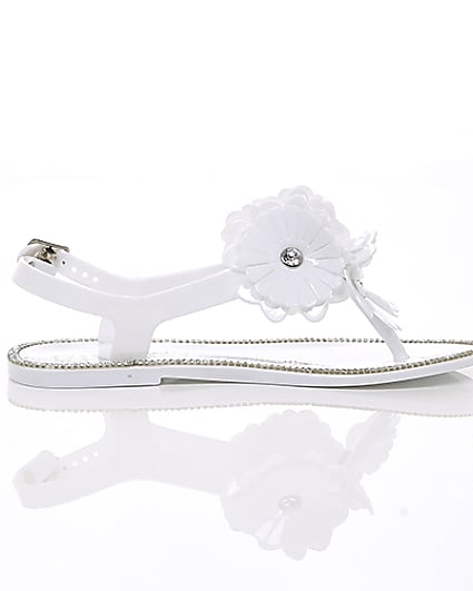 360 degree animation of product Girls white floral jelly sandals frame-10