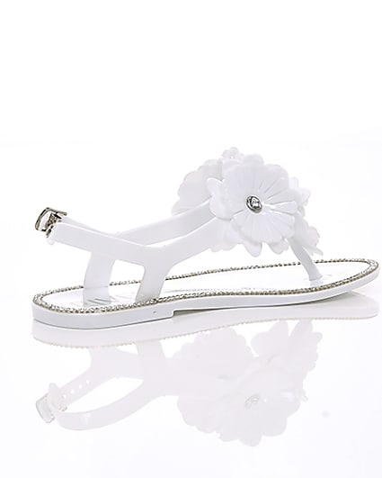 360 degree animation of product Girls white floral jelly sandals frame-12
