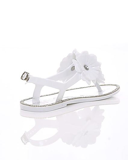 360 degree animation of product Girls white floral jelly sandals frame-13