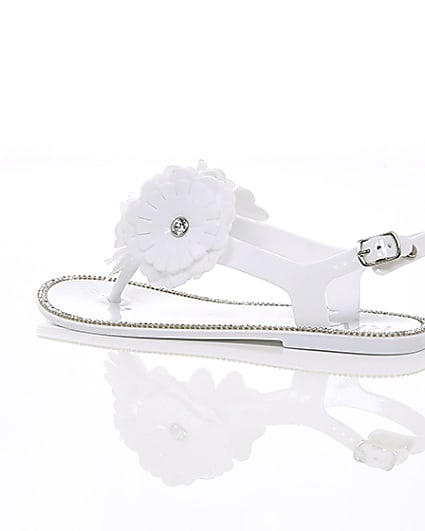 360 degree animation of product Girls white floral jelly sandals frame-20