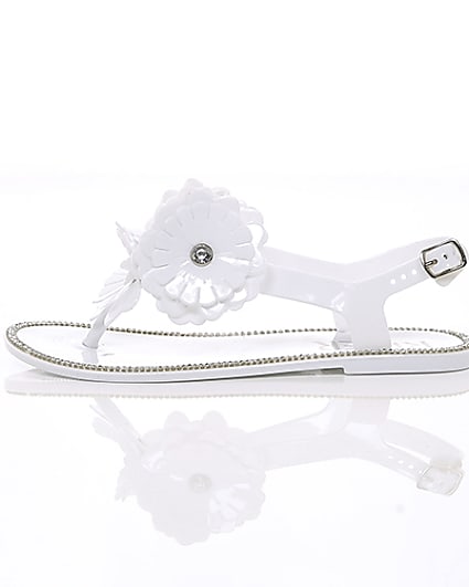 360 degree animation of product Girls white floral jelly sandals frame-22