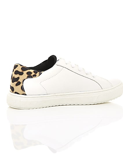 360 degree animation of product Girls white leopard print studded trainers frame-10
