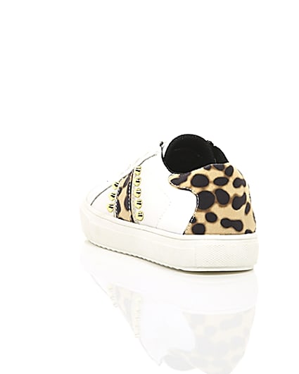 360 degree animation of product Girls white leopard print studded trainers frame-16