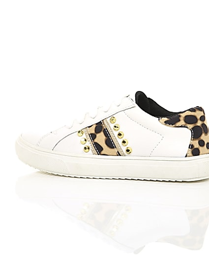 360 degree animation of product Girls white leopard print studded trainers frame-19