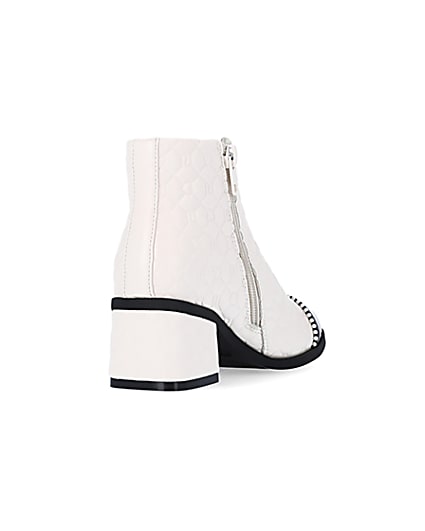 360 degree animation of product Girls White Quilted Studded Heeled Boots frame-11