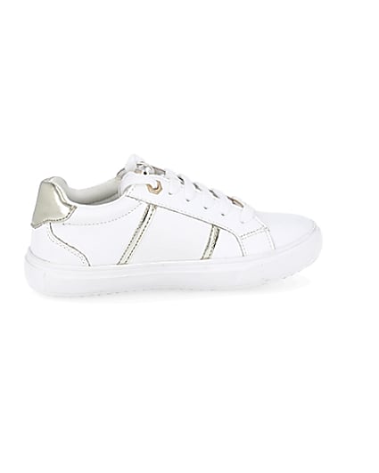360 degree animation of product Girls white RIR pearl trim trainers frame-14