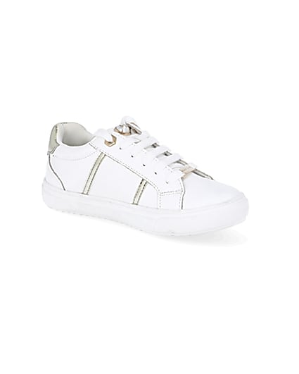 360 degree animation of product Girls white RIR pearl trim trainers frame-17