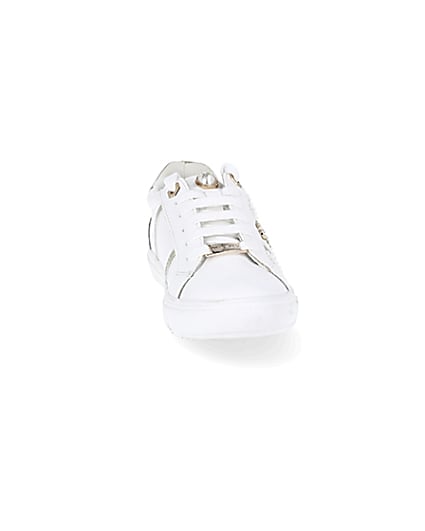 360 degree animation of product Girls white RIR pearl trim trainers frame-20