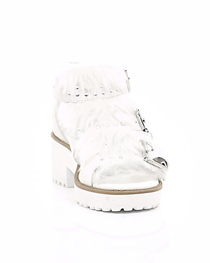 360 degree animation of product Girls white stud fur trim clumpy sandals frame-5