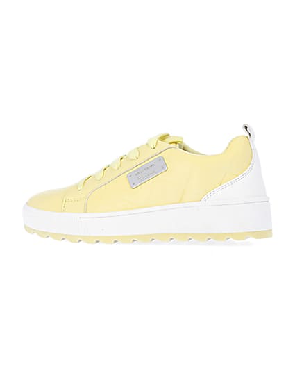 360 degree animation of product Girls Yellow Quilted lace up trainers frame-4
