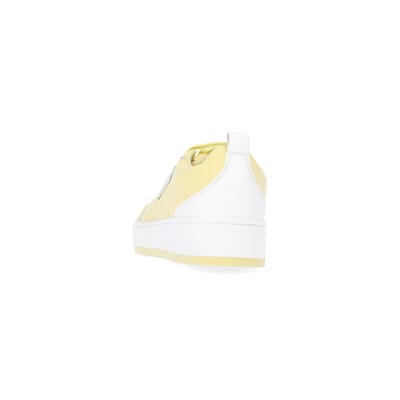 360 degree animation of product Girls Yellow Quilted lace up trainers frame-8