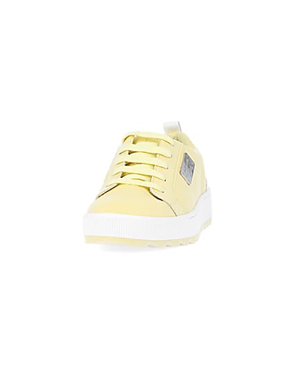 360 degree animation of product Girls Yellow Quilted lace up trainers frame-22
