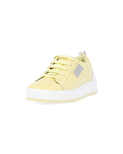 360 degree animation of product Girls Yellow Quilted lace up trainers frame-23