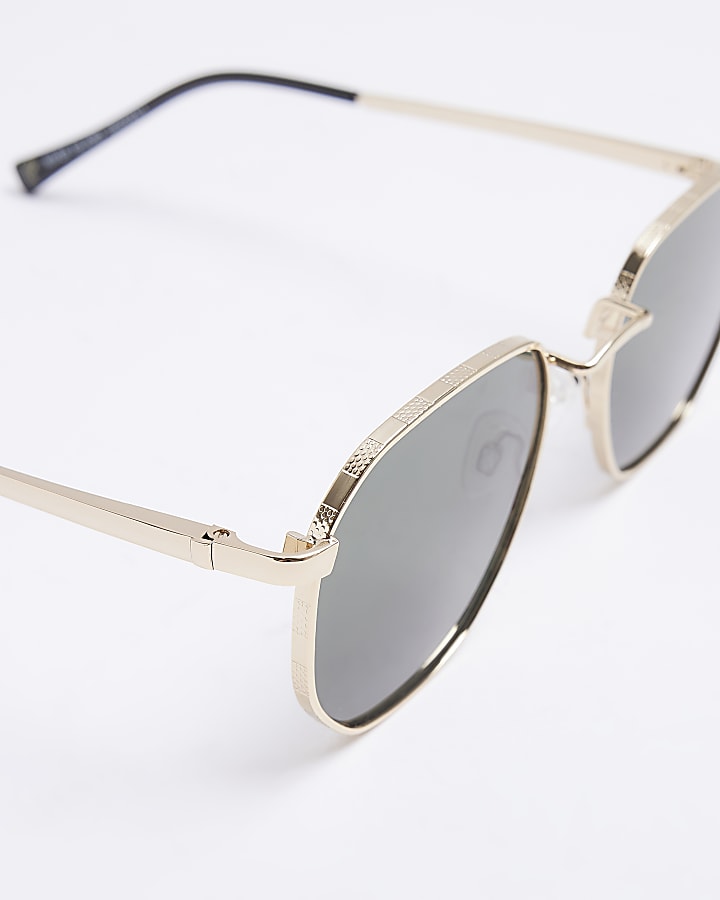 Gold colour tinted lenses round sunglasses