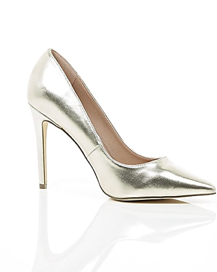 360 degree animation of product Gold metallic wide fit court shoes frame-8