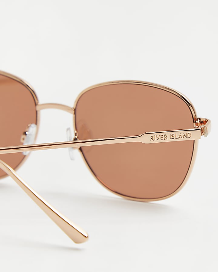 Gold round metal frame sunglasses