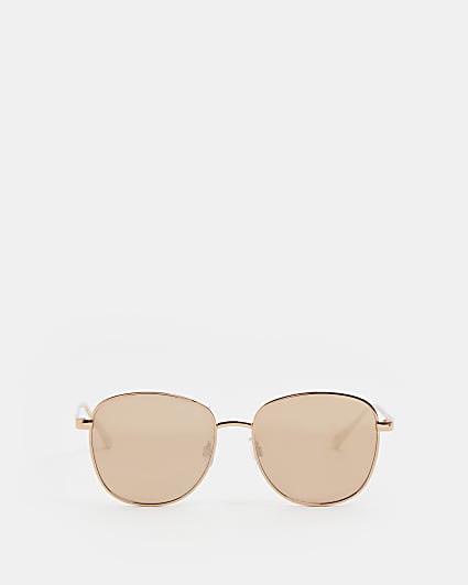 Gold round metal frame sunglasses