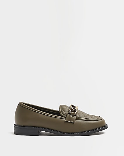 Green chain detail loafers