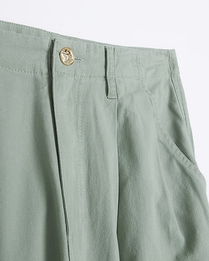 Green pleated chino trousers
