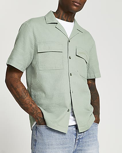 Green pocket short sleeve shirt