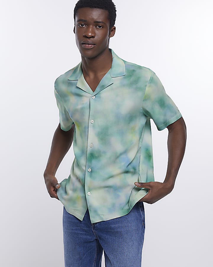 Green regular fit abstract print shirt