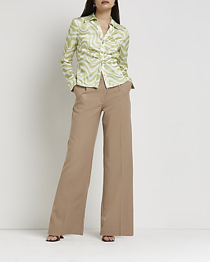 Green swirl print ruched front shirt