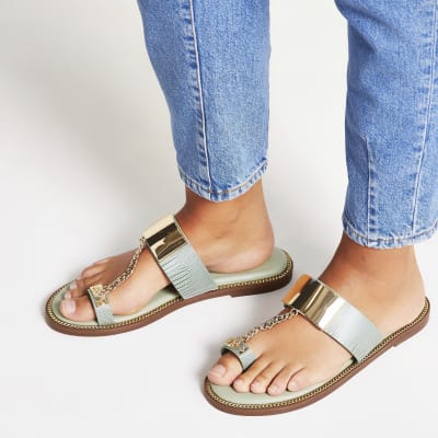 sandals with big toe loop