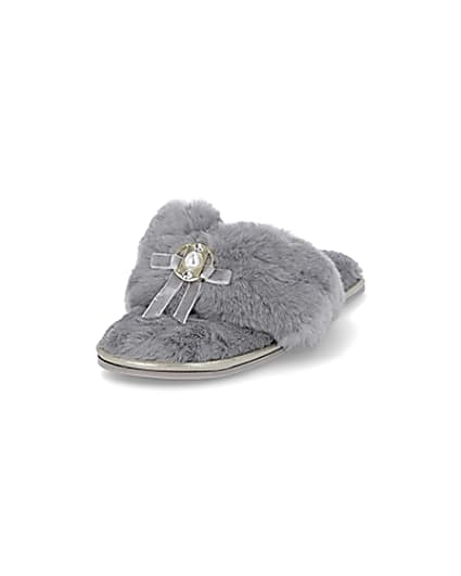 360 degree animation of product Grey bow faux fur slippers frame-23