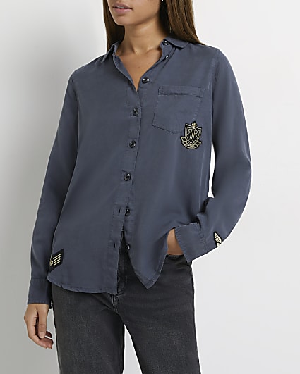 Grey embroidered badge shirt