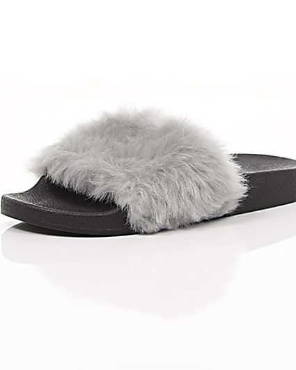 360 degree animation of product Grey faux fur sliders frame-0