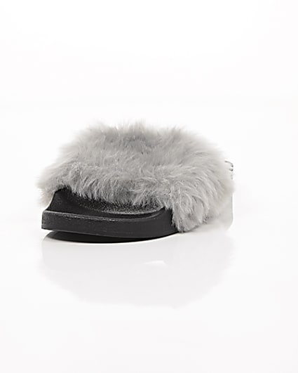 360 degree animation of product Grey faux fur sliders frame-2