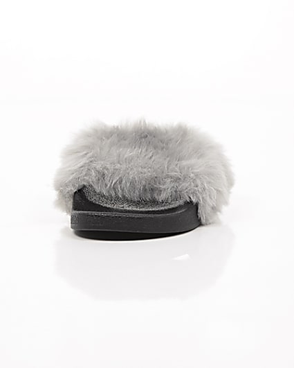 360 degree animation of product Grey faux fur sliders frame-3