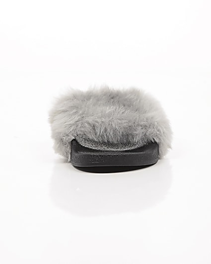 360 degree animation of product Grey faux fur sliders frame-4