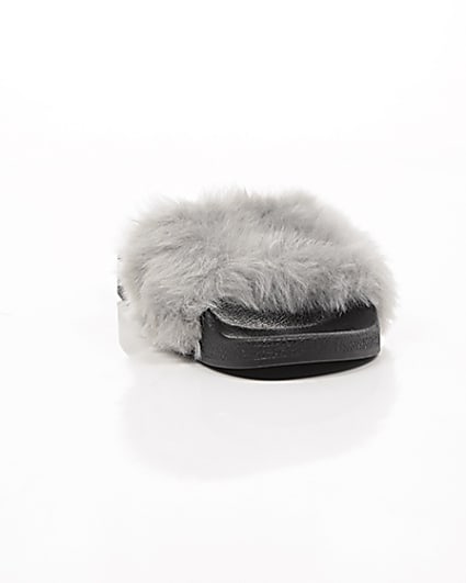 360 degree animation of product Grey faux fur sliders frame-5
