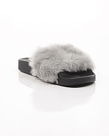 360 degree animation of product Grey faux fur sliders frame-6