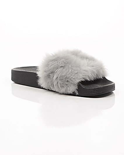 360 degree animation of product Grey faux fur sliders frame-7