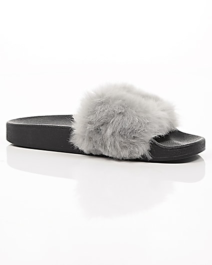 360 degree animation of product Grey faux fur sliders frame-8