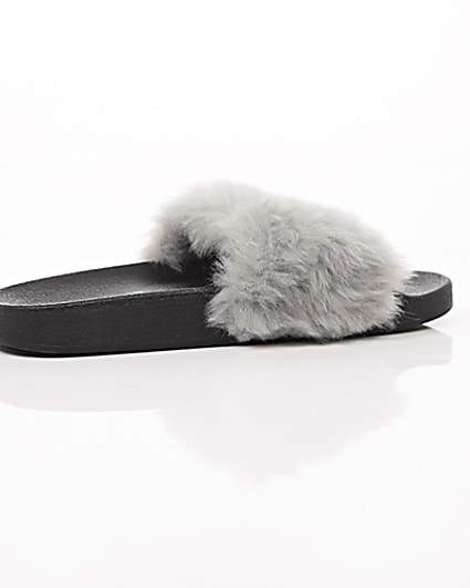 360 degree animation of product Grey faux fur sliders frame-11