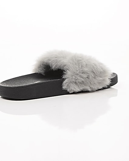 360 degree animation of product Grey faux fur sliders frame-12