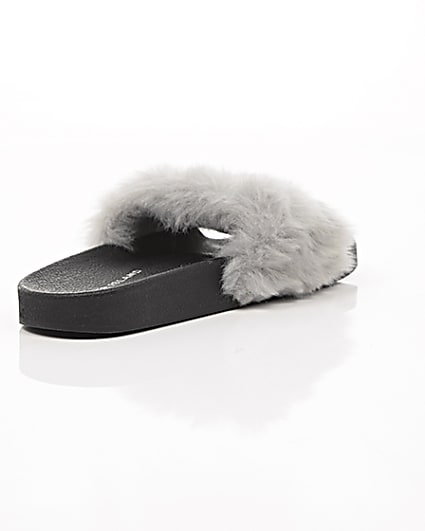360 degree animation of product Grey faux fur sliders frame-13