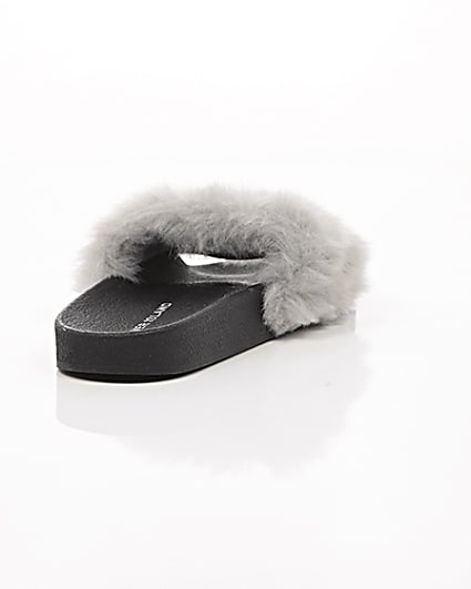 360 degree animation of product Grey faux fur sliders frame-14