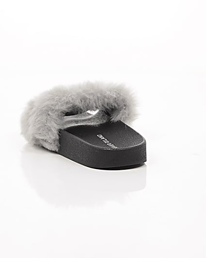 360 degree animation of product Grey faux fur sliders frame-17