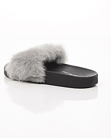 360 degree animation of product Grey faux fur sliders frame-19