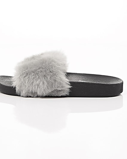 360 degree animation of product Grey faux fur sliders frame-21