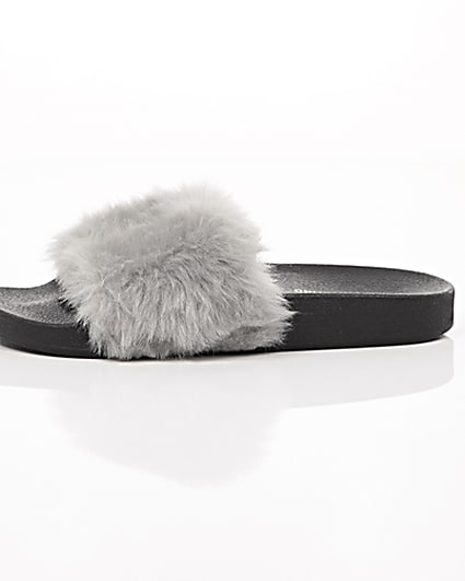 360 degree animation of product Grey faux fur sliders frame-22