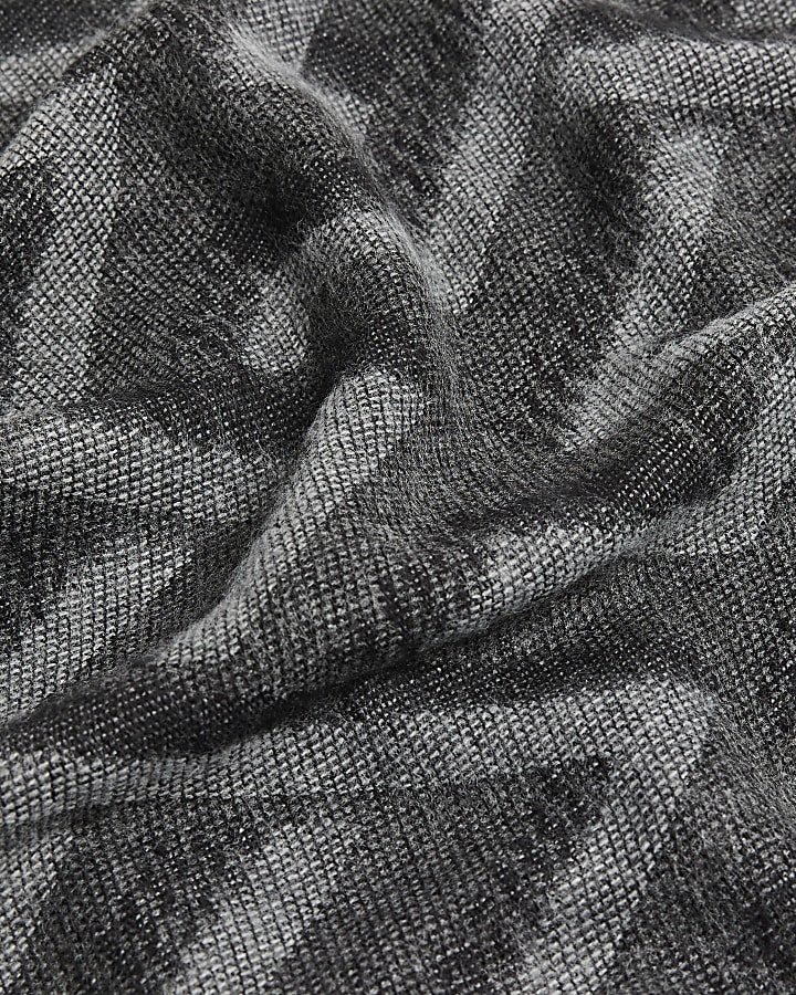 Grey geometric print scarf