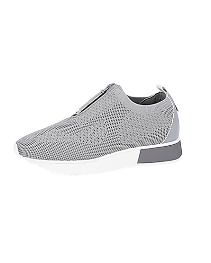 360 degree animation of product Grey wide fit knitted runners frame-2