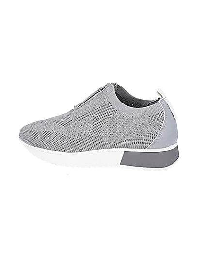 360 degree animation of product Grey wide fit knitted runners frame-4